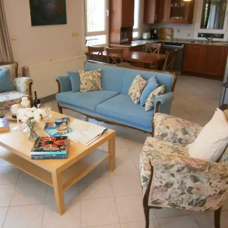 Vista Suites *